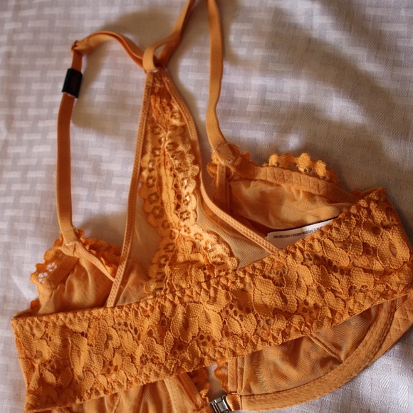 VS BODY BY VICTORIA, UNLINED PLUNGE W/FRONT CLASP - Picture 4 of 7